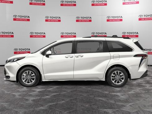 New 2026 Toyota Sienna LE FWD image 3
