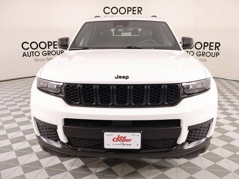 Used 2024 Jeep Grand Cherokee L Laredo image 9