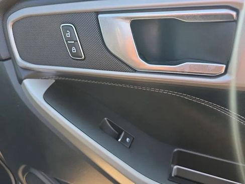 Used 2021 Ford Explorer XLT w/ Equipment Group 202A image 24