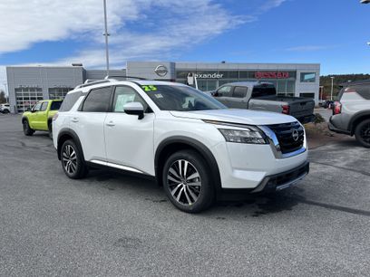 New 2025 Nissan Pathfinder Platinum w/ Cargo Package