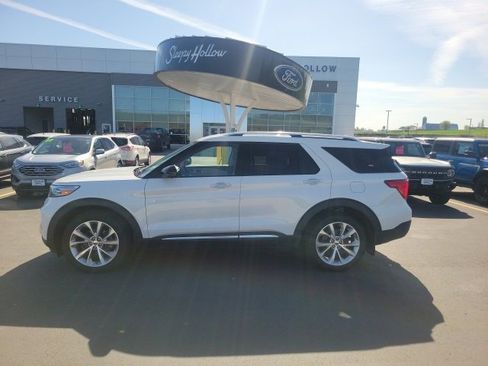 Used 2023 Ford Explorer Platinum w/ Class IV Trailer Tow Package image 2