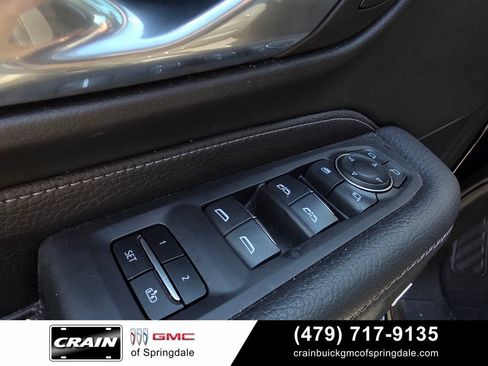 Used 2024 GMC Yukon Denali AWD/4WD image 11