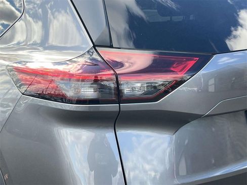 Certified 2023 Nissan Rogue S image 9