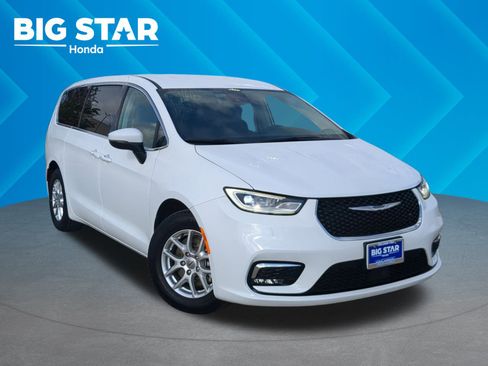 Used 2023 Chrysler Pacifica Touring-L image 1