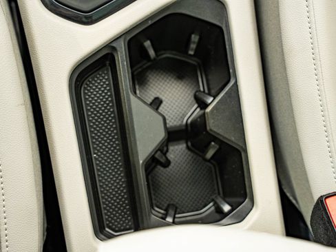 Used 2023 Volkswagen Tiguan SE w/ Panoramic Sunroof Package FWD image 39
