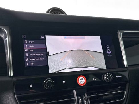Certified 2025 Porsche Macan image 23