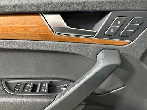 Used 2023 Audi Q5 2.0T Premium w/ Convenience Package image 10