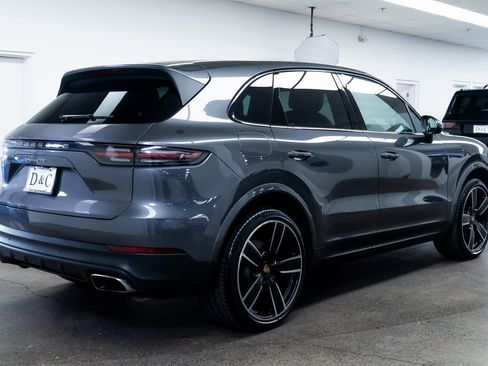 Used 2023 Porsche Cayenne w/ Premium Package image 6