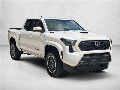 Used 2025 Toyota Tacoma TRD Sport AWD/4WD image 3