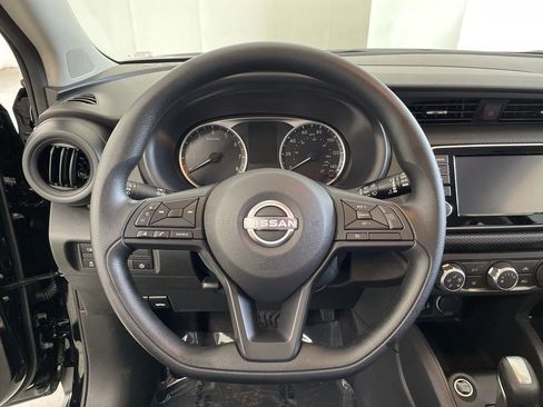 Certified 2025 Nissan Kicks Play S image 28