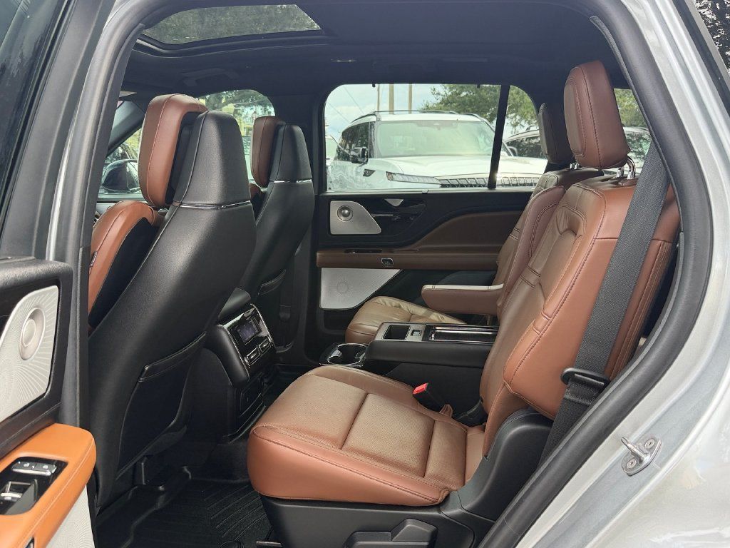 Used 2023 Lincoln Aviator Reserve w/ Equipment Group 201A RWD image 11