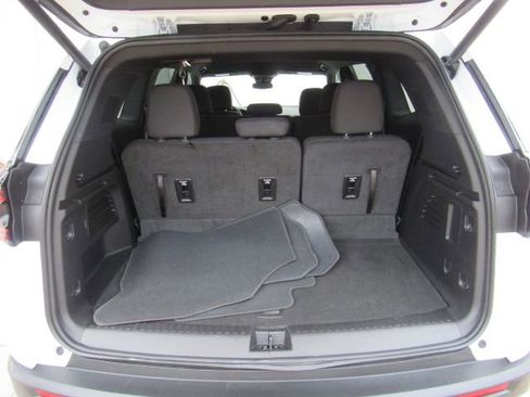 Used 2025 GMC Acadia Elevation image 26