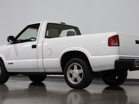 Used 1998 Chevrolet S10 Pickup 2WD Regular Cab image 36