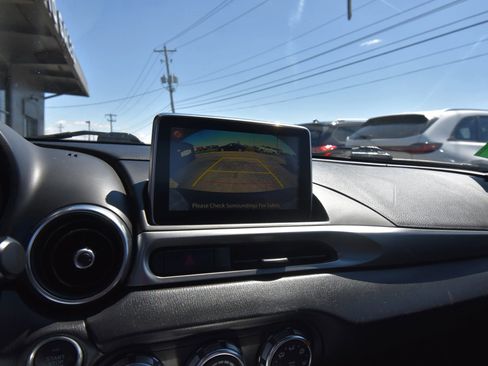 Used 2018 FIAT 124 Spider Classica w/ Technology & Siriusxm Group image 14