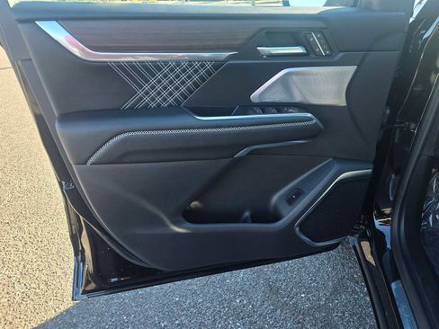 Used 2024 GMC Acadia Denali w/ Super Cruise Package image 24