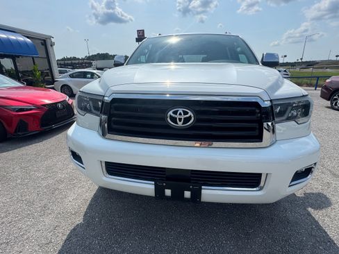 Used 2019 Toyota Sequoia Platinum AWD/4WD image 7