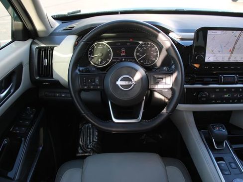 Certified 2025 Nissan Pathfinder SL w/ SL Premium Package AWD/4WD image 14