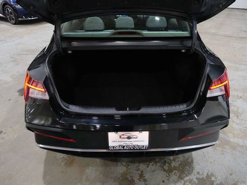 Used 2025 Hyundai Elantra SEL image 10