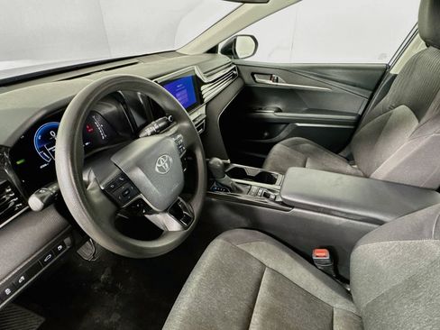Used 2025 Toyota Camry LE FWD image 8