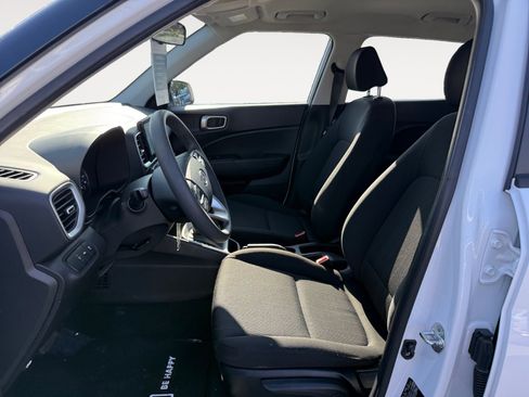 Certified 2022 Hyundai Venue SE image 10