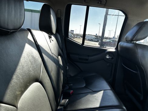 Used 2012 Nissan Xterra PRO-4X w/ Pro-4x Leather Pkg image 11