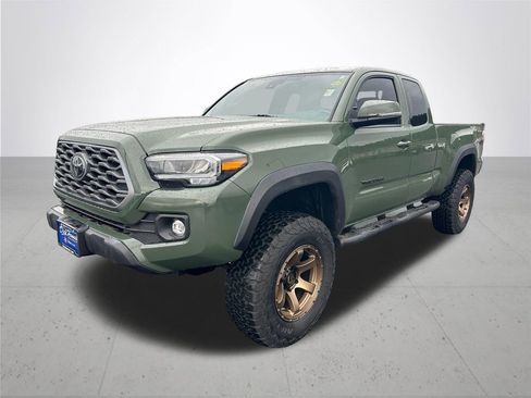 Used 2021 Toyota Tacoma TRD Off-Road w/ TRD Premium Off Road Package AWD/4WD image 2