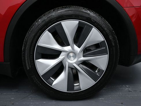 Used 2023 Tesla Model Y Long Range image 11