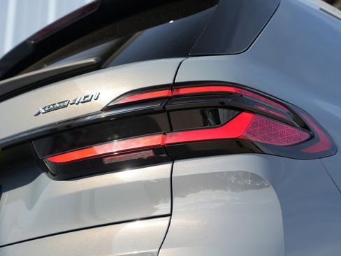 Used 2023 BMW X7 xDrive40i w/ Climate Comfort Package image 61