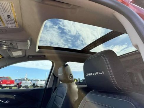Used 2024 GMC Terrain Denali w/ Denali Premium Package AWD/4WD image 13