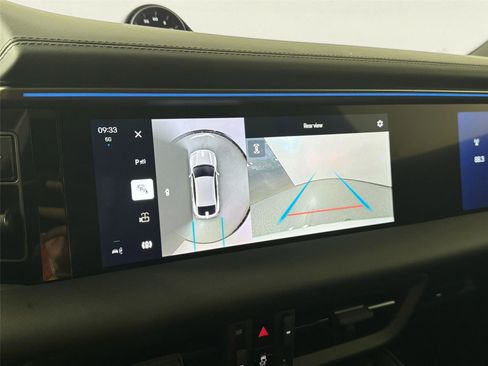 Certified 2025 Porsche Macan Electric RWD image 23