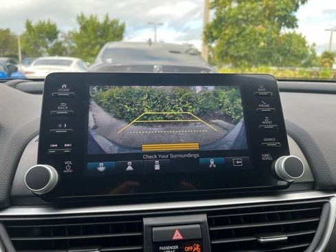 Used 2021 Honda Accord Touring image 7