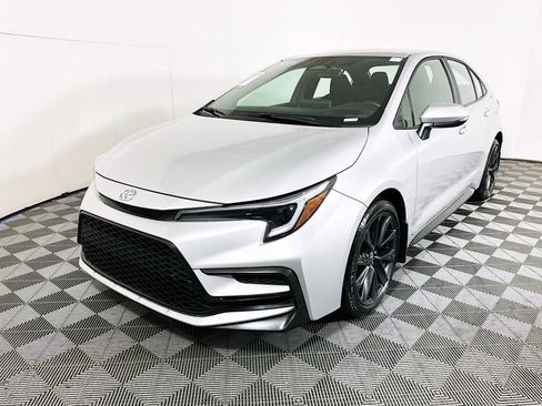 Used 2025 Toyota Corolla SE image 7