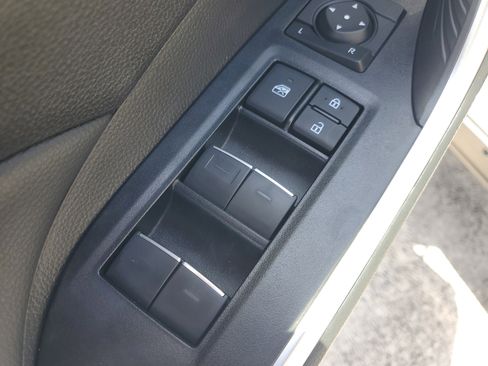 Used 2025 Toyota RAV4 XLE w/ Convenience Package FWD image 21