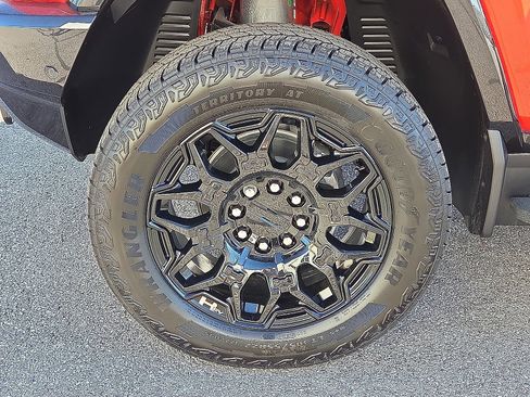 New 2026 GMC Hummer EV SUV w/ LPO, Dark Essentials Package image 7