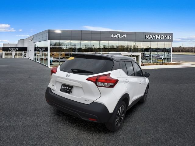 Used 2018 Nissan Kicks SV FWD image 3