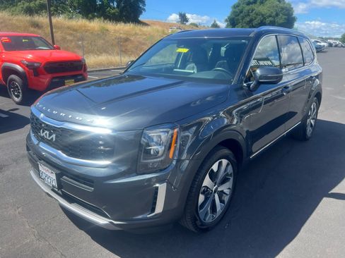 Used 2022 Kia Telluride EX w/ EX Premium Package image 5
