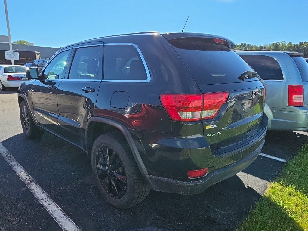 Used 2013 Jeep Grand Cherokee Altitude AWD/4WD image 8