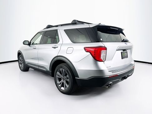 Used 2022 Ford Explorer XLT w/ Equipment Group 202A image 5