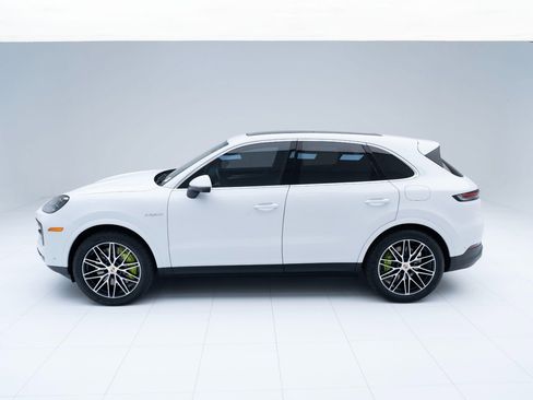 New 2025 Porsche Cayenne E-Hybrid image 2