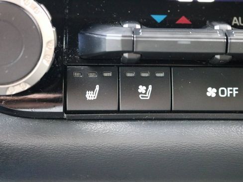 Used 2024 Toyota Tundra Platinum image 27