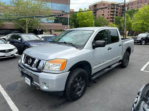 Used 2015 Nissan Titan SV w/ SV Value Truck Package image 4