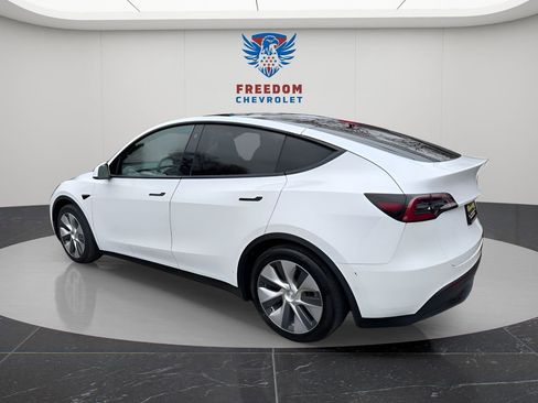 Used 2022 Tesla Model Y Long Range image 4