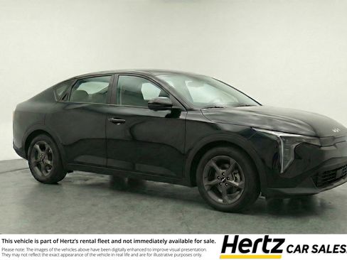 Used 2025 Kia K4 LXS image 1