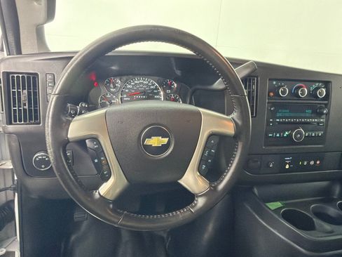 Used 2017 Chevrolet Express 3500 Extended RWD image 13