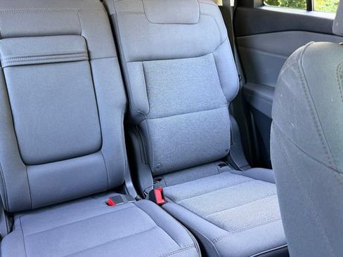 Used 2025 Ford Explorer Active AWD/4WD image 17