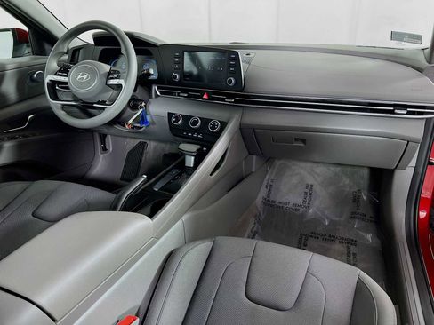 Certified 2024 Hyundai Elantra SE image 27