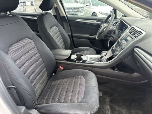 Used 2016 Ford Fusion SE image 12