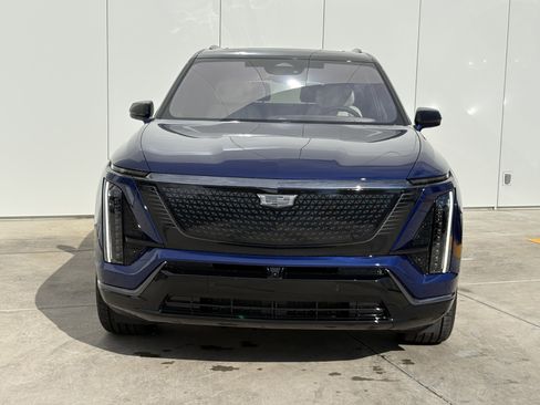 Used 2026 Cadillac Vistiq Sport image 3