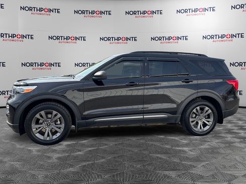 Used 2021 Ford Explorer XLT w/ Equipment Group 202A AWD/4WD image 3
