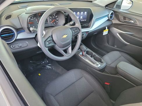 New 2026 Chevrolet Trax LS w/ LS Convenience Package FWD image 6